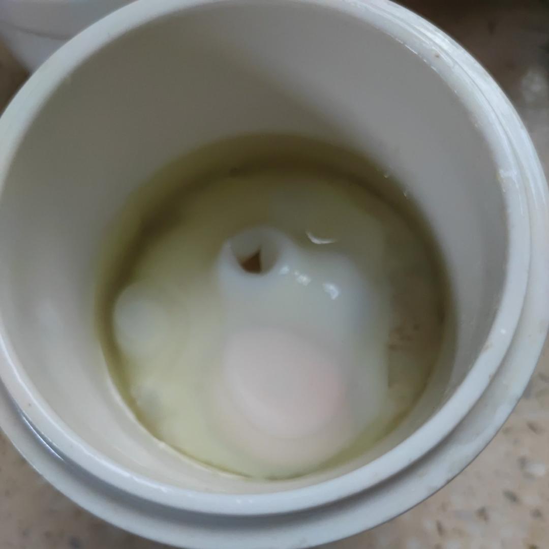 南昌鸡蛋肉饼瓦罐汤！是鸡蛋死死压着肉饼卧在罐底的那种！（电炖盅版）