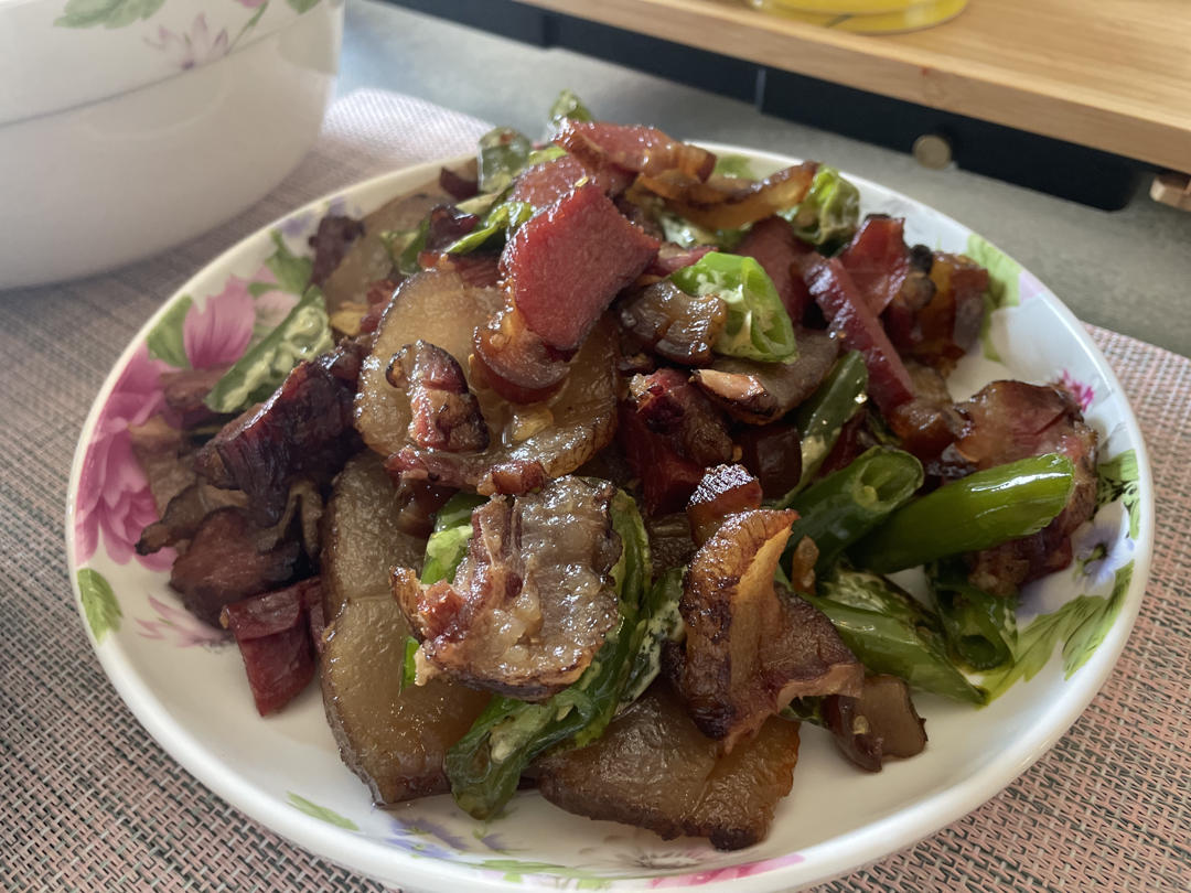 二荆条炒腊肉