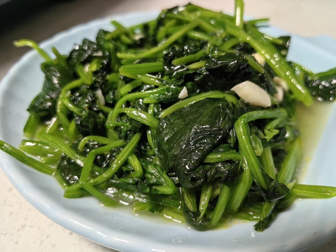 不涩口又嫩的清炒菠菜
