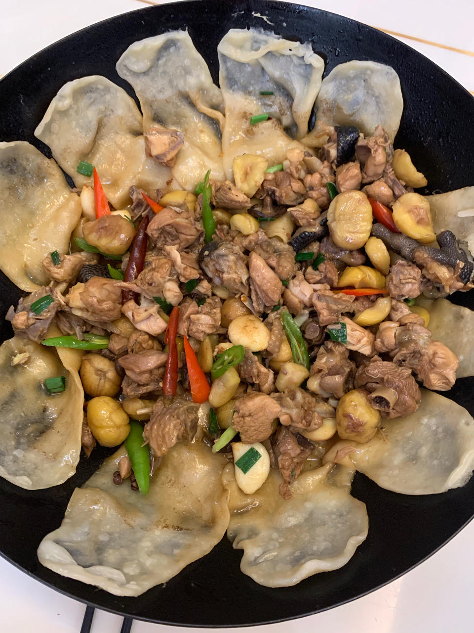 地锅鸡，教你贴饼子好吃的小技巧~