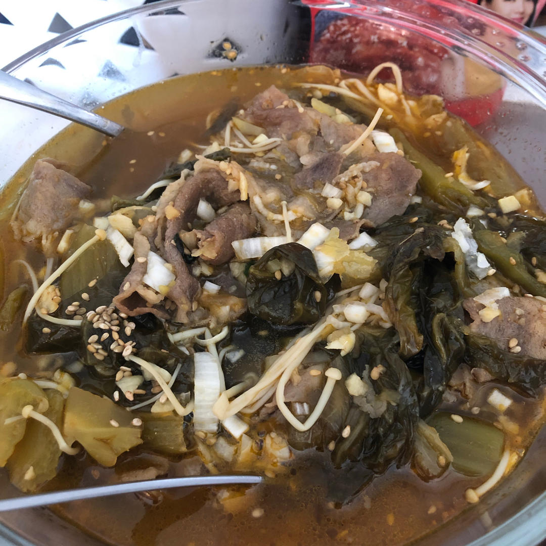 酸汤金针菇肥牛卷