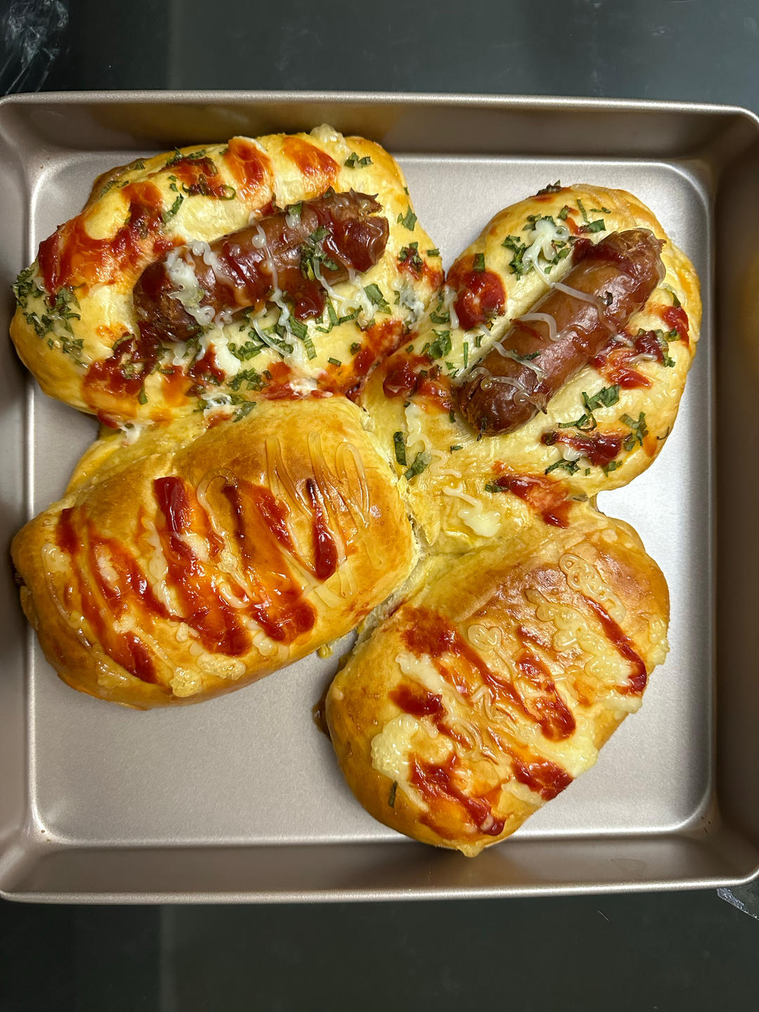 一个面团撑起一家店的台式面包—香肠面包