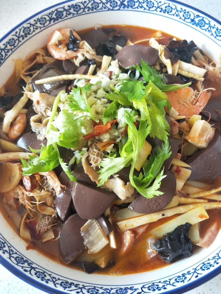 厨师长教你：“毛血旺”的家常做法，味道很棒先收藏起来