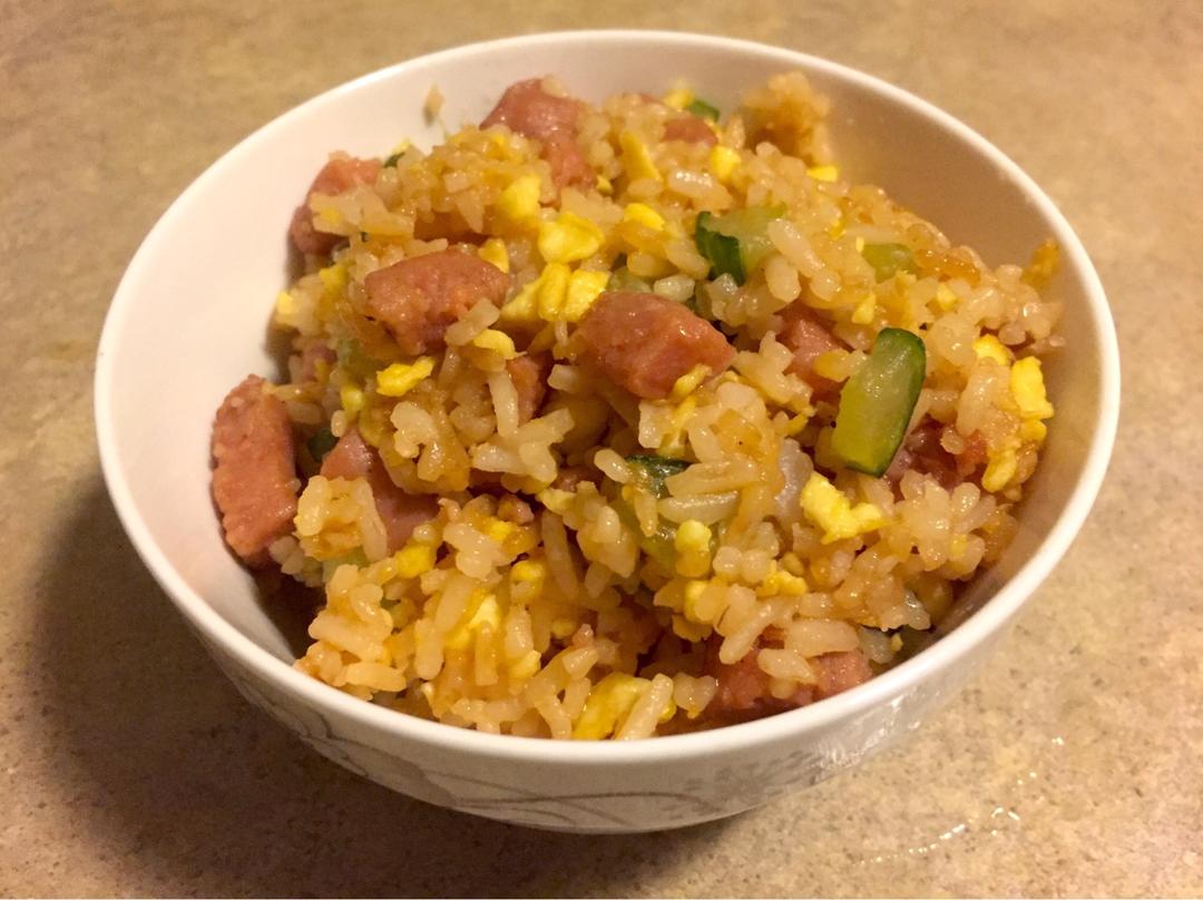 腊肠黄金炒饭