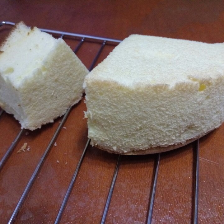 超简单完美戚风蛋糕（6寸2蛋）附打发、翻拌、脱模视频