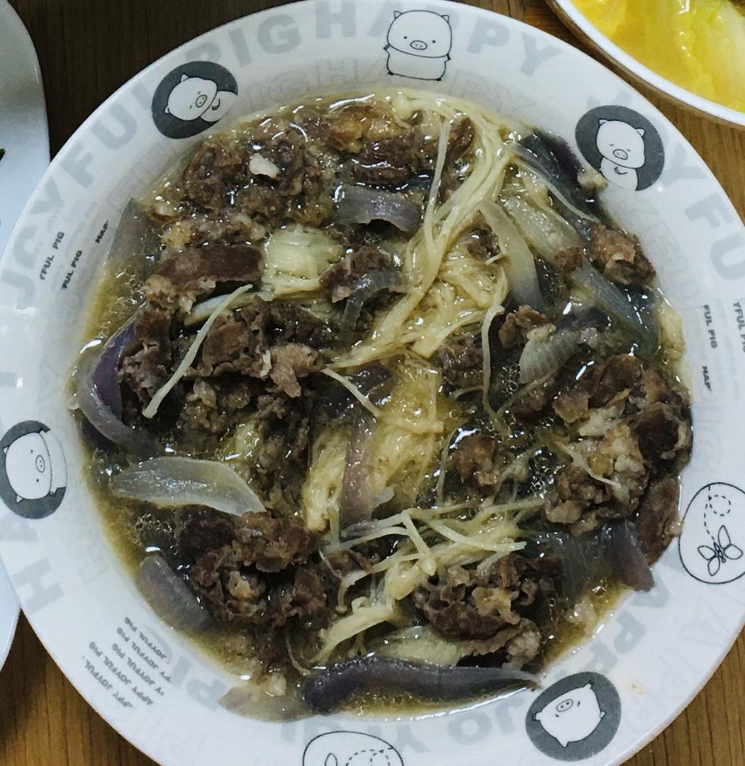 爆炒金针菇羊肉卷