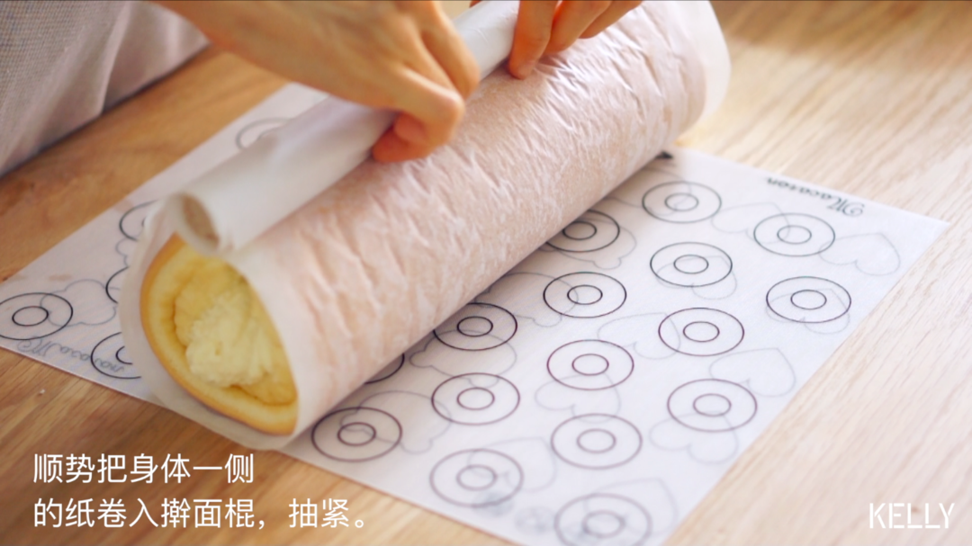 一口滿滿榴蓮肉的榴蓮多多奶油卷+不失敗的O型卷卷法/蛋糕篇6：「厚卷」的做法 步驟13