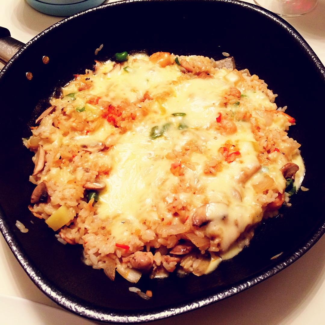 海鲜焗饭 Seafood Fried Rice with Cheesy Topping