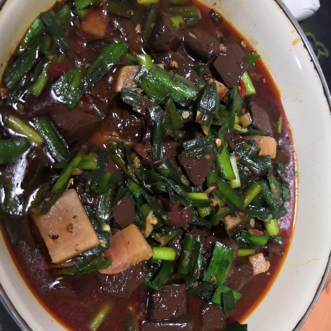 厨师长教你：“韭菜烧鸭血”的正宗做法，非常下饭