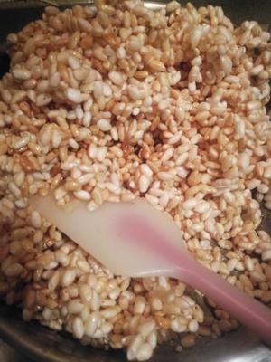 糖粘大米花的做法 步骤6