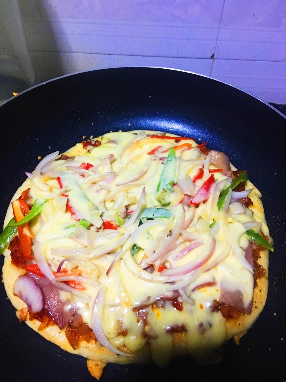 平底锅脆底香肠披萨