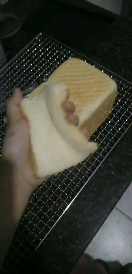 软到拿不起来的生吐司