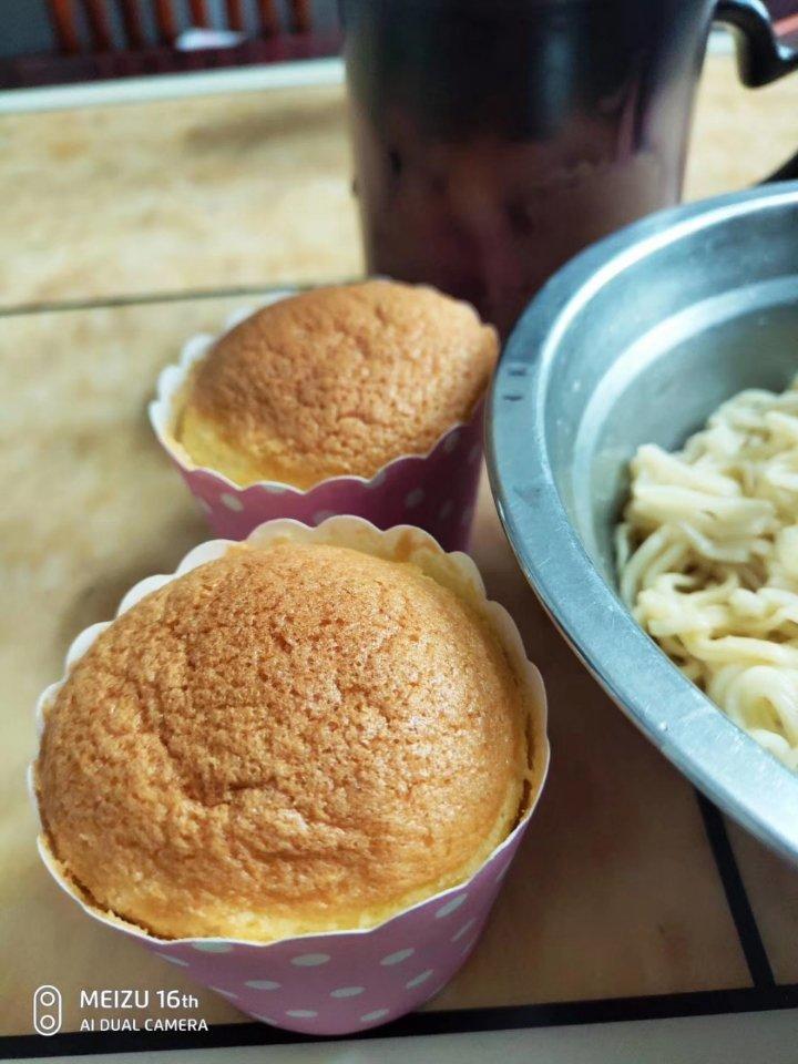 软绵绵戚风纸杯蛋糕