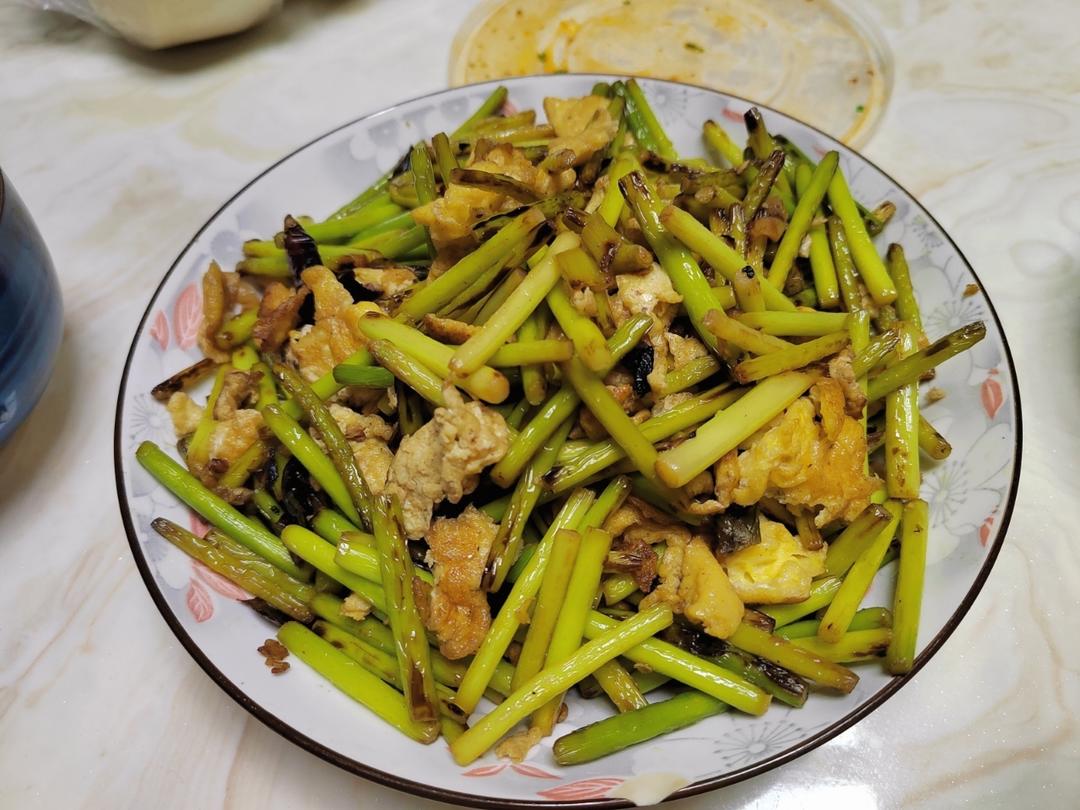 两分钟做好蒜苔炒鸡蛋