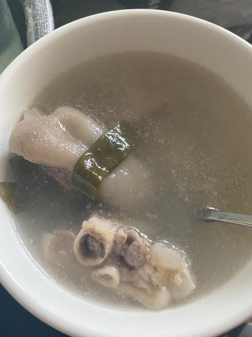 猪蹄汤-奶白色鲜美