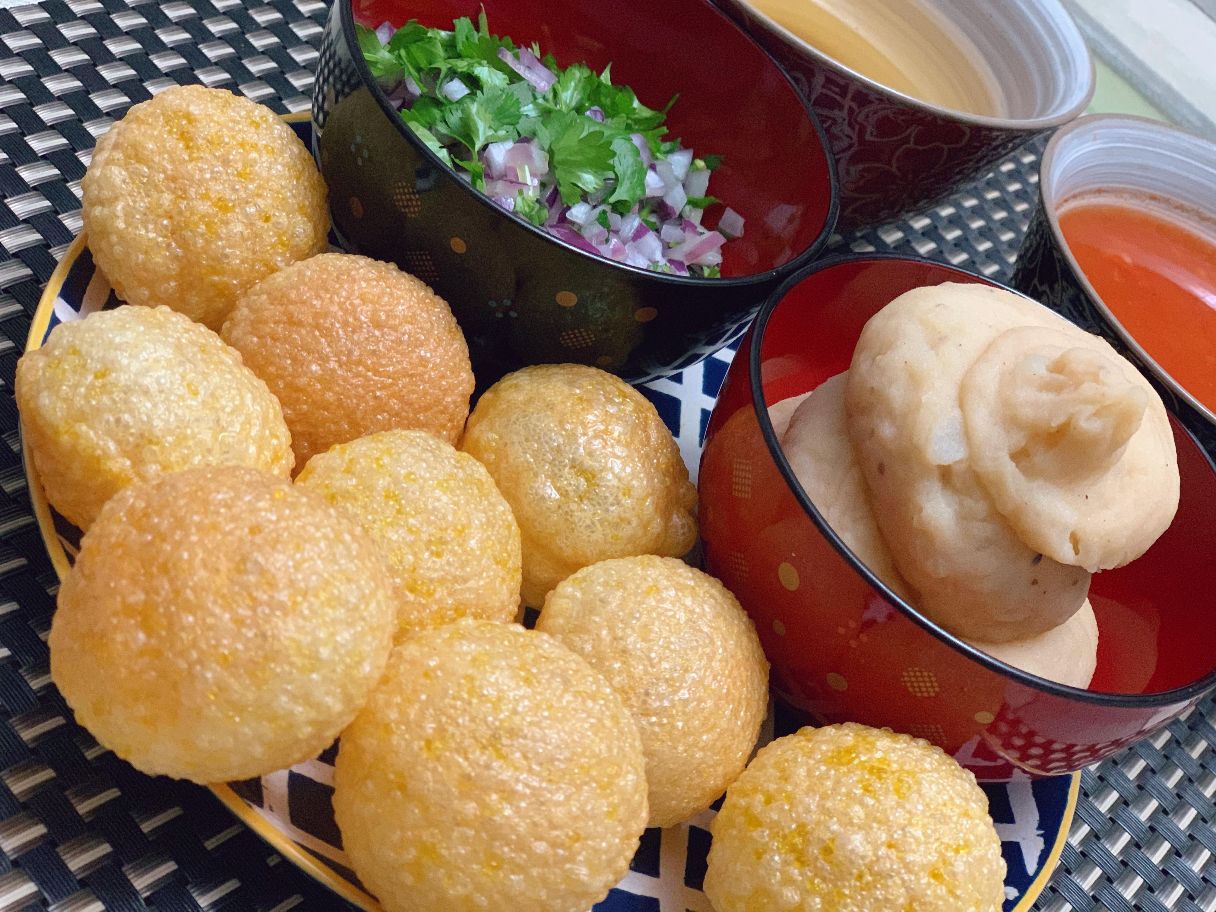 印度街头小吃panipuri小脆球，灵魂绿汤自制红汤，消磨时间且非常上头