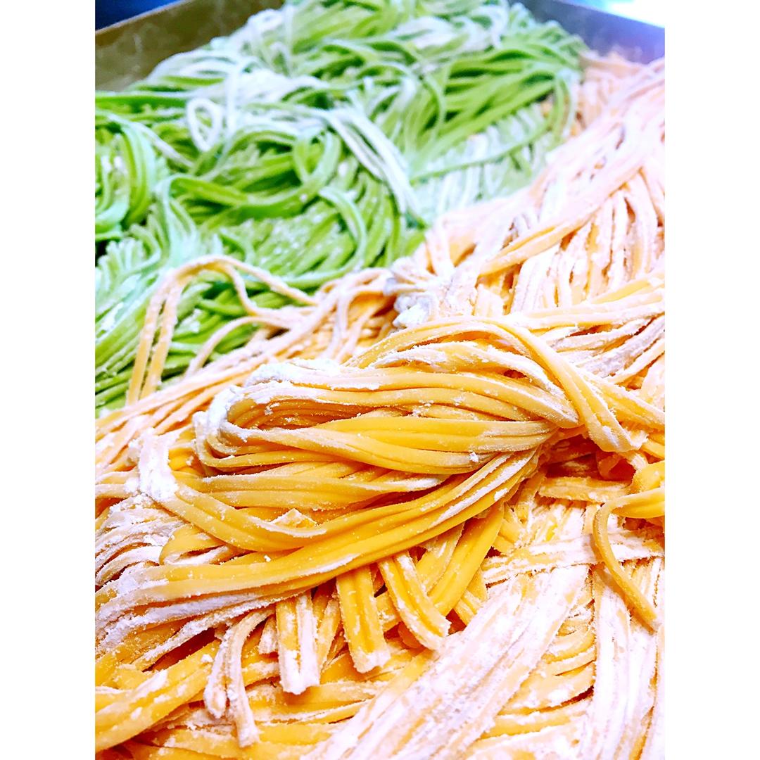自制纯天然蔬菜汁彩色面条