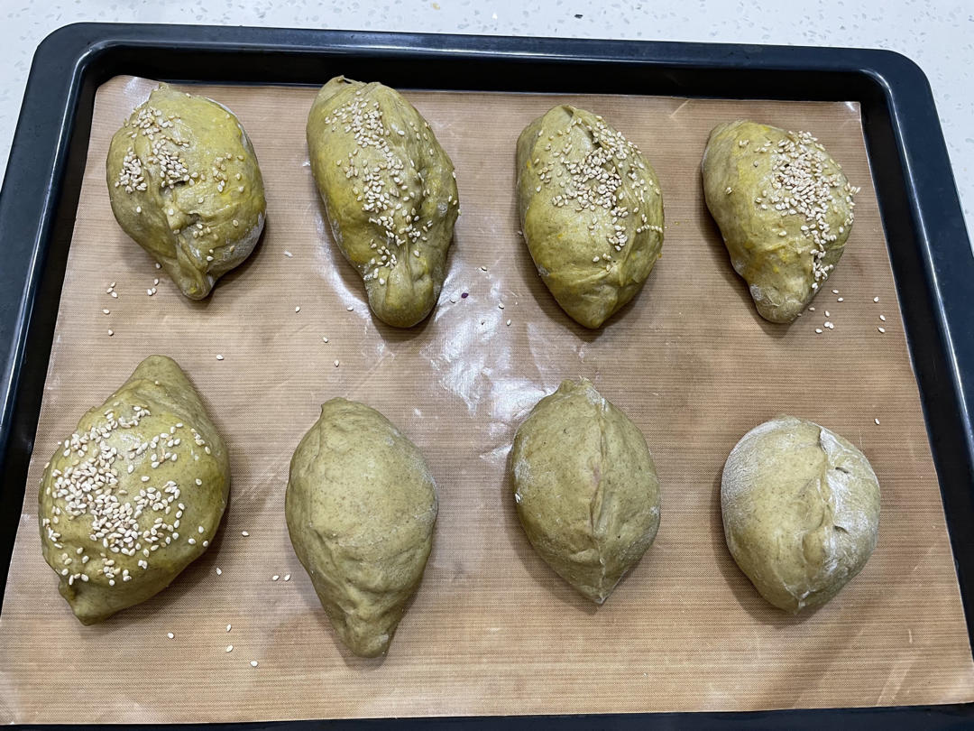 抹茶麻薯紫薯肉松欧包（揉面不到十五分钟）