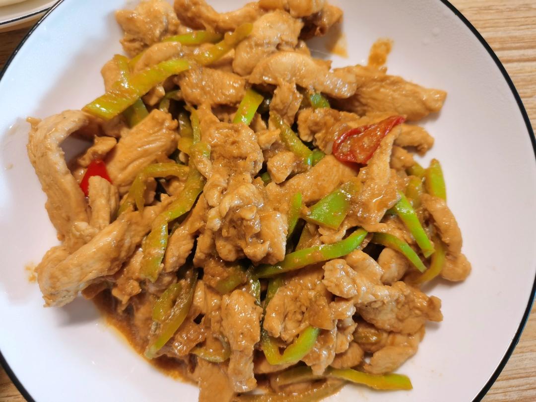 巨好吃的青椒炒鸡胸肉丝，超下饭
