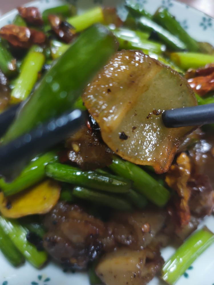 超级下饭的一道菜蒜苔炒风干腊肉的做法 步骤8