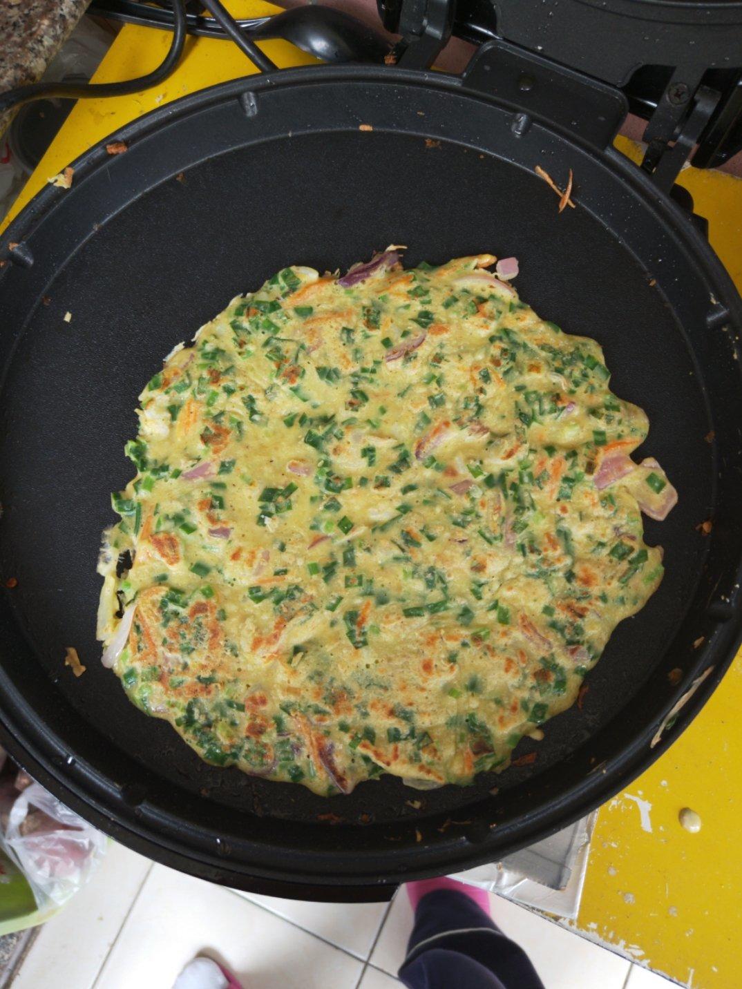 电饼铛胡萝卜丝葱花鸡蛋饼