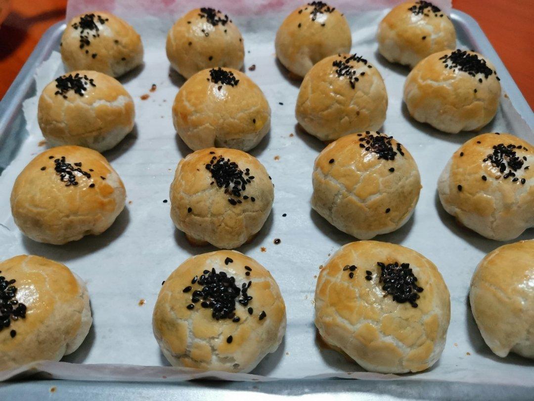 蛋黄酥（超详细步骤，附红豆沙馅做法）
