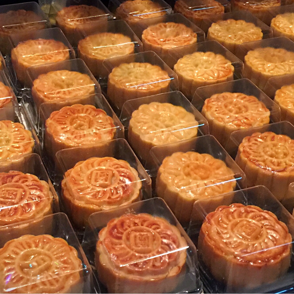 广式月饼—蛋黄莲蓉月饼