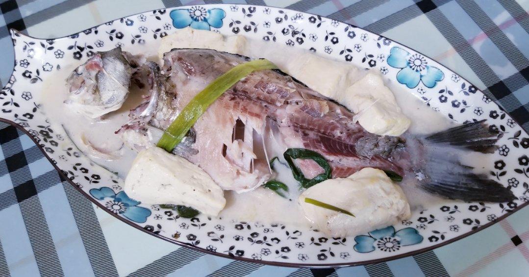 鲫鱼豆腐汤