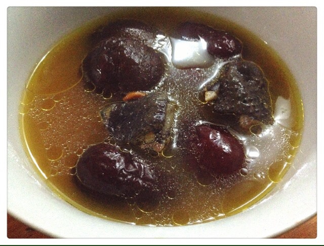 枸杞红枣乌鸡汤