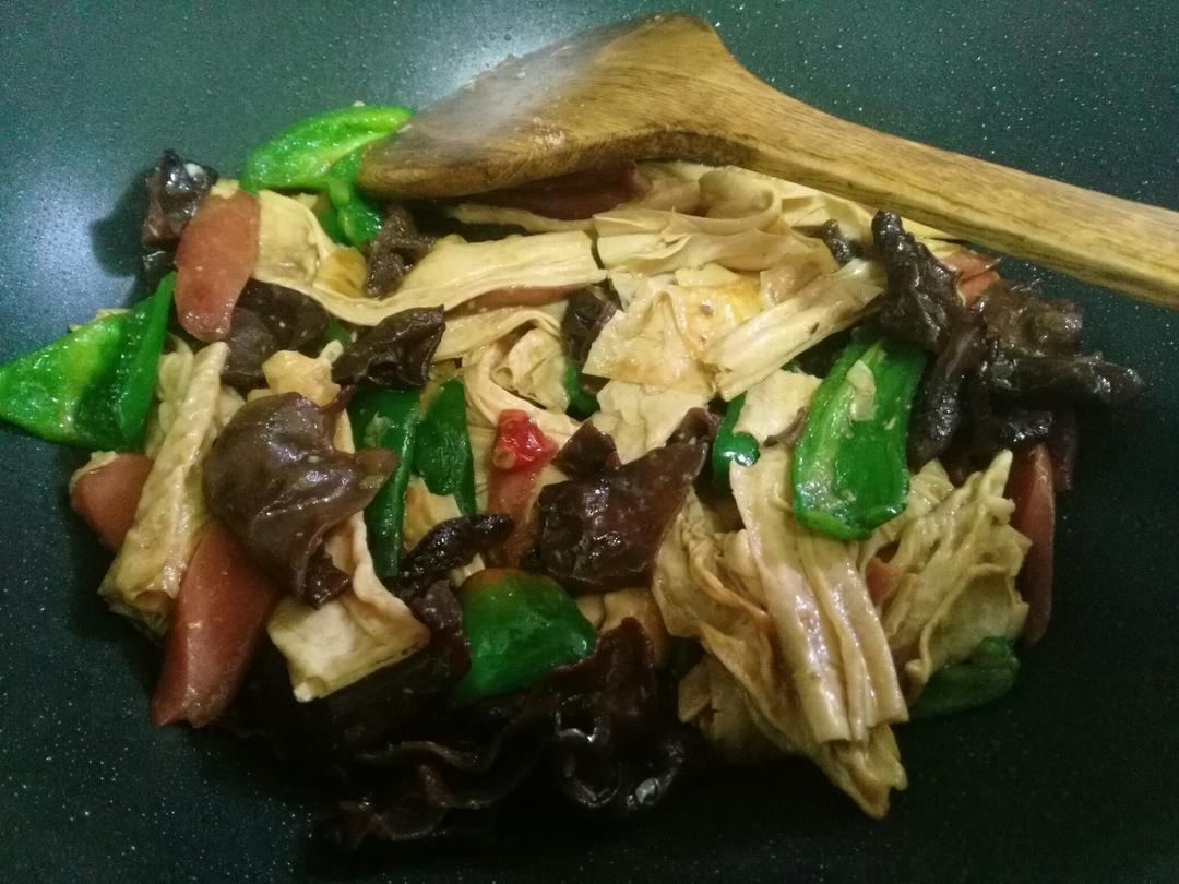 青椒木耳炒腐竹