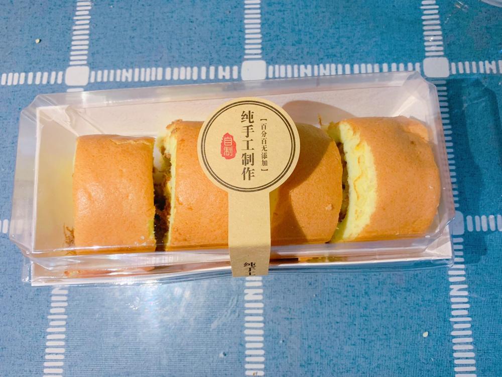 草莓酱蛋糕卷