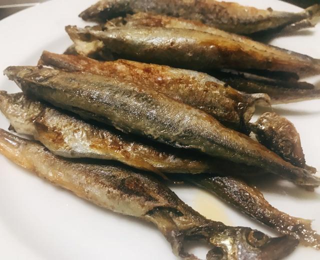 香煎多春鱼的做法