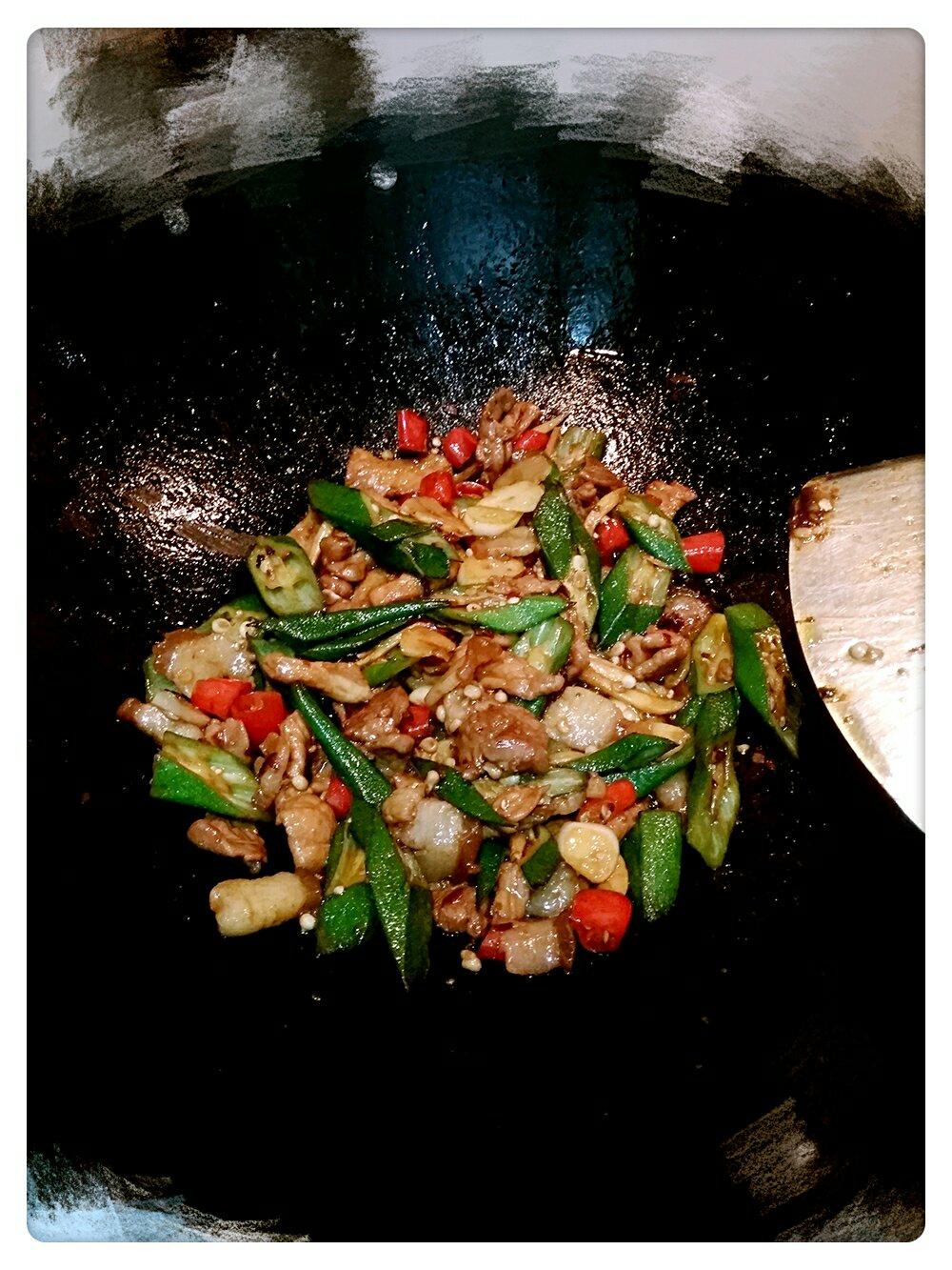 超级下饭的秋葵小炒肉