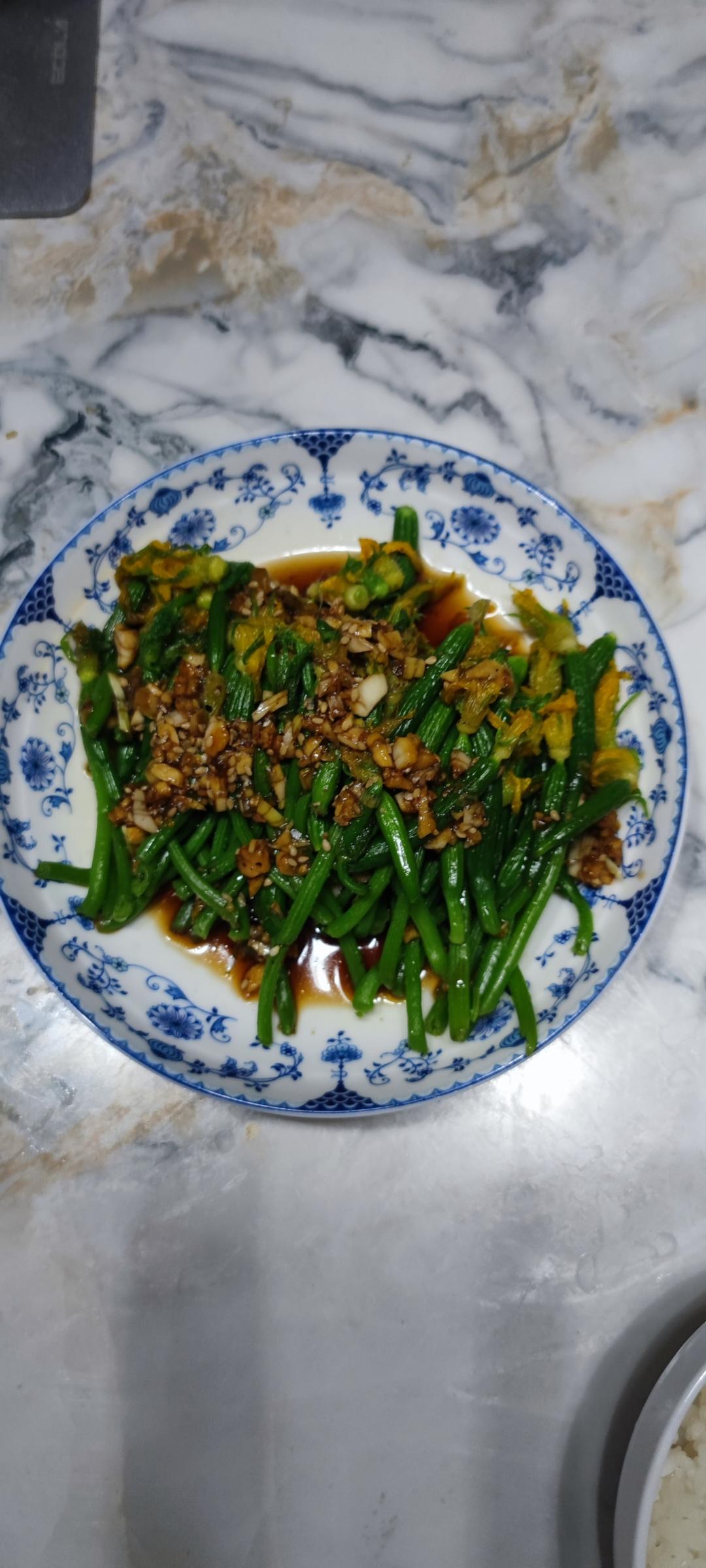 凉拌黄瓜花