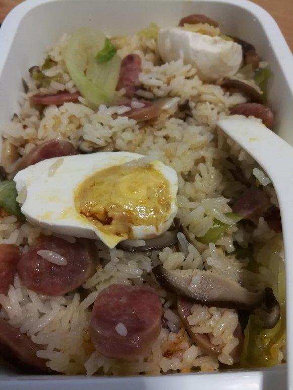 【咸蛋黄煲仔饭】