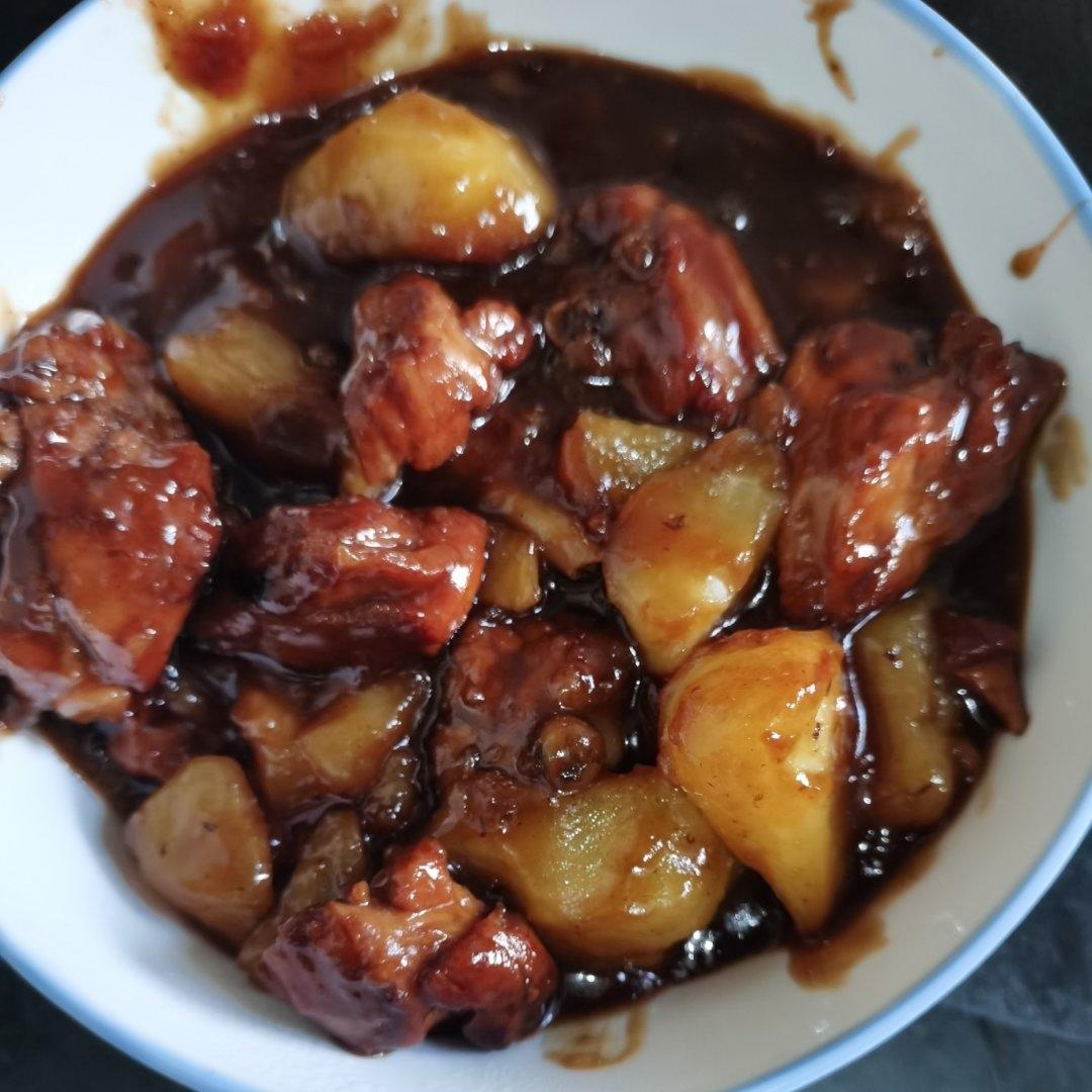 色香味俱全的土豆烧鸭块