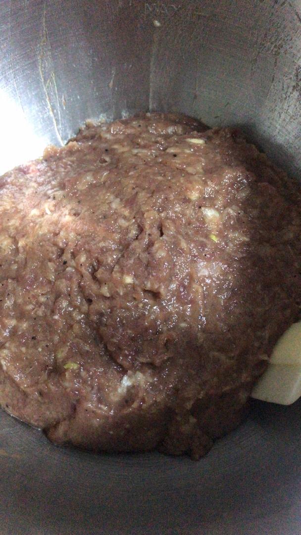 常备餐之好吃多汁的汉堡牛肉饼