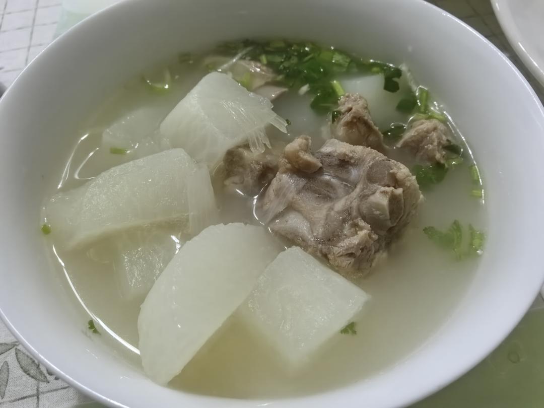 萝卜炖排骨-秋冬懒人汤