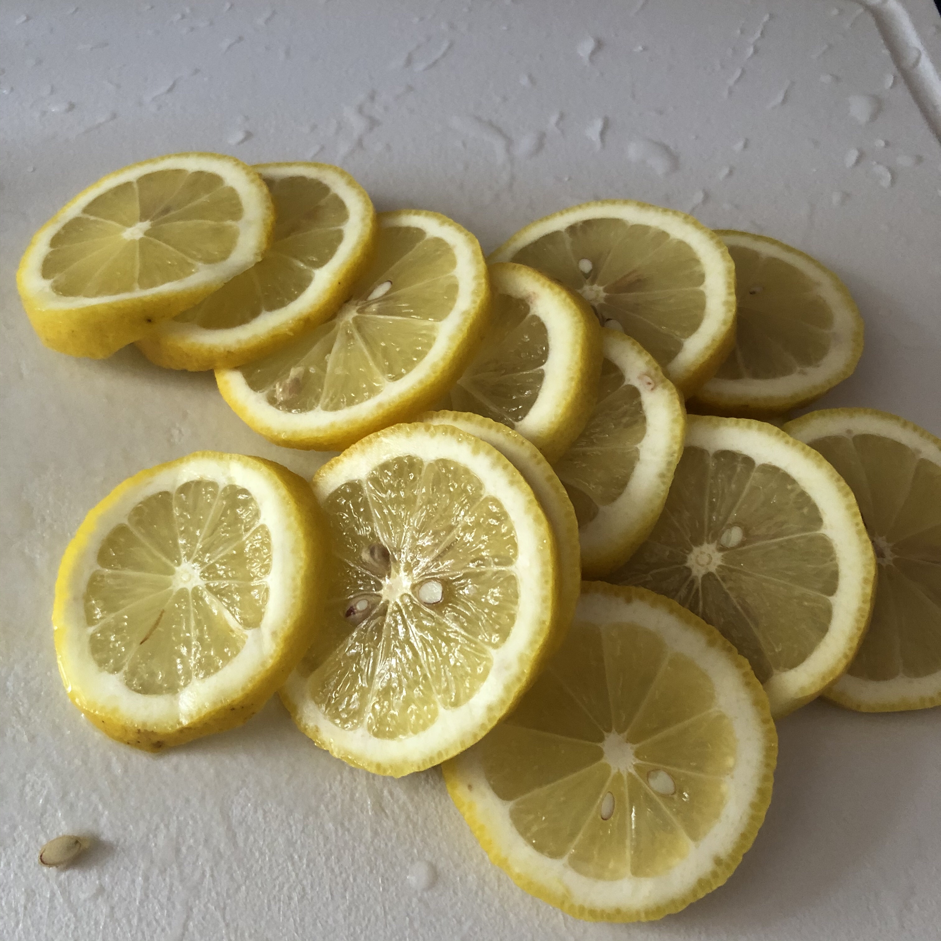 腌渍蜂蜜柠檬的做法 步骤1
