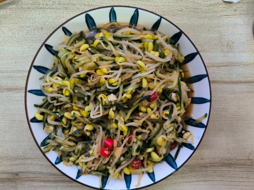 黄瓜拌豆芽