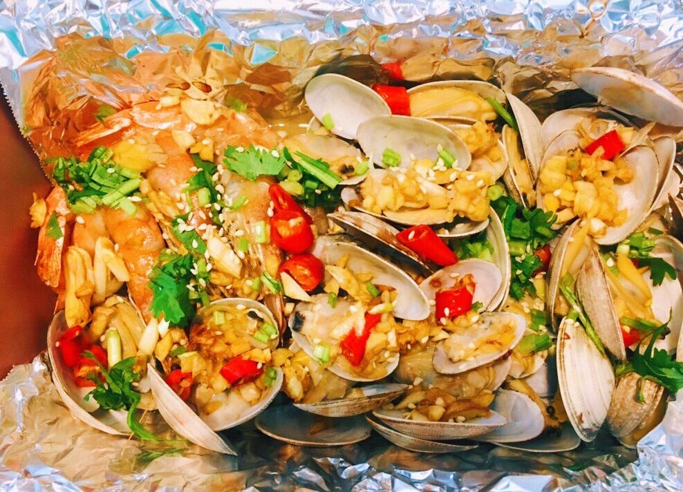 蒜蓉金针菇烤花蛤虾