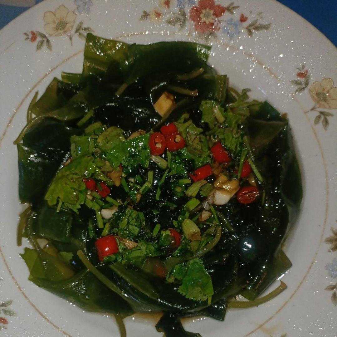 美味简单的凉拌嫩海带苗
