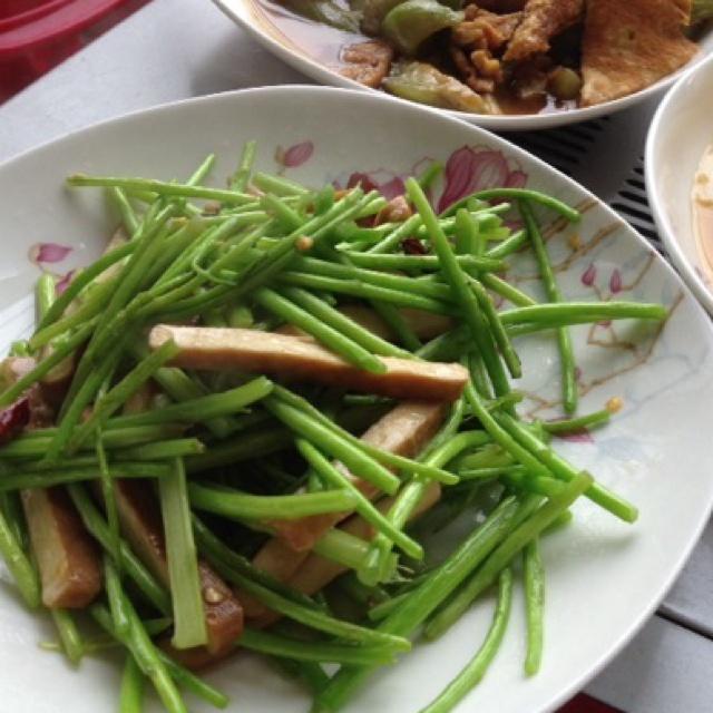 【芦篙炒豆干的做法步骤图,芦篙炒豆干怎么做好吃】Momo-8_下厨房