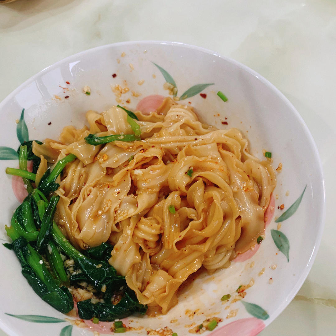 十分钟就能吃上的超简单油泼面