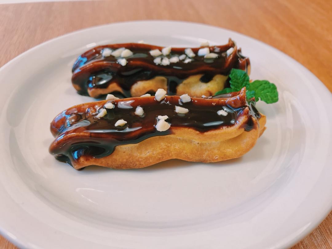 巧克力闪电泡芙（Eclair）