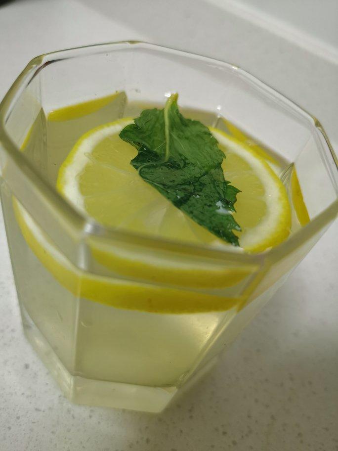 Lemonade（快乐柠檬水）