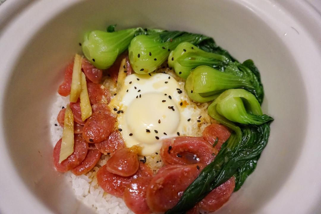 广式腊味煲仔饭