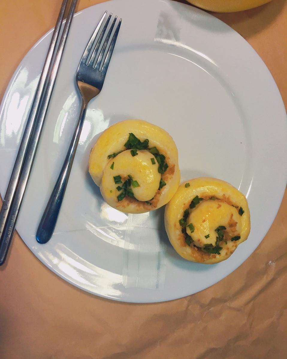 小小香葱肉松面包卷