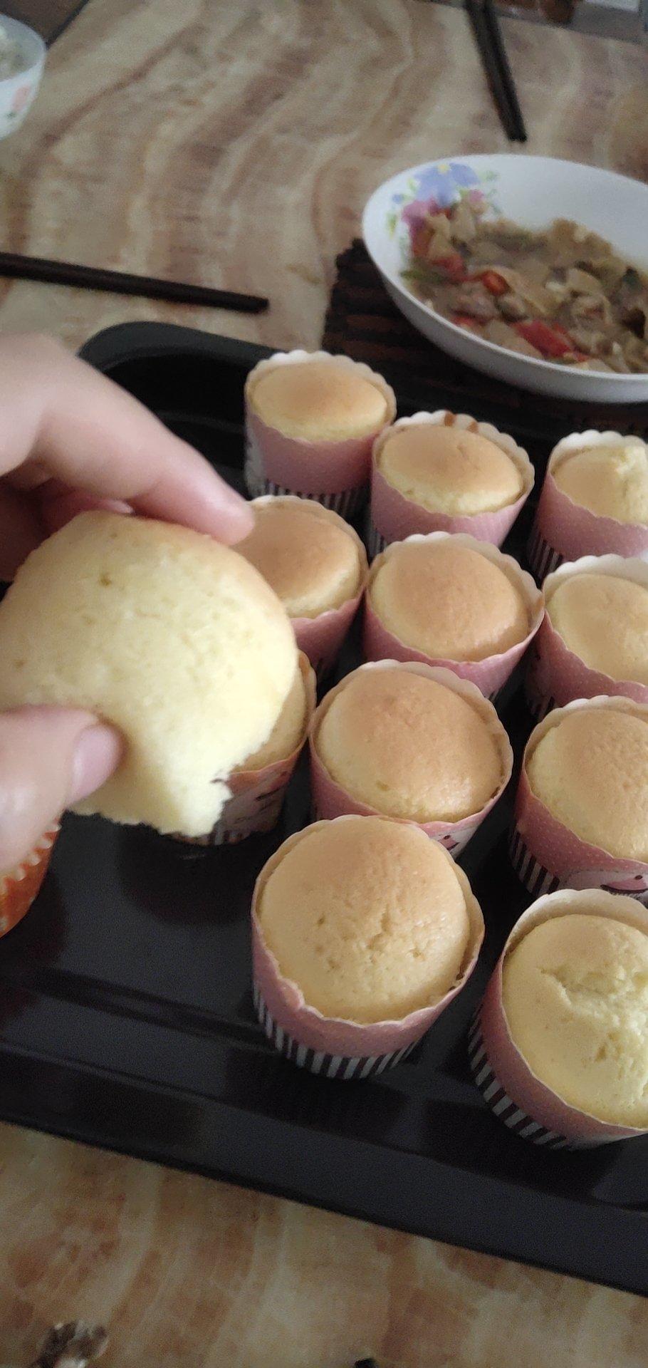 简单全蛋纸杯蛋糕