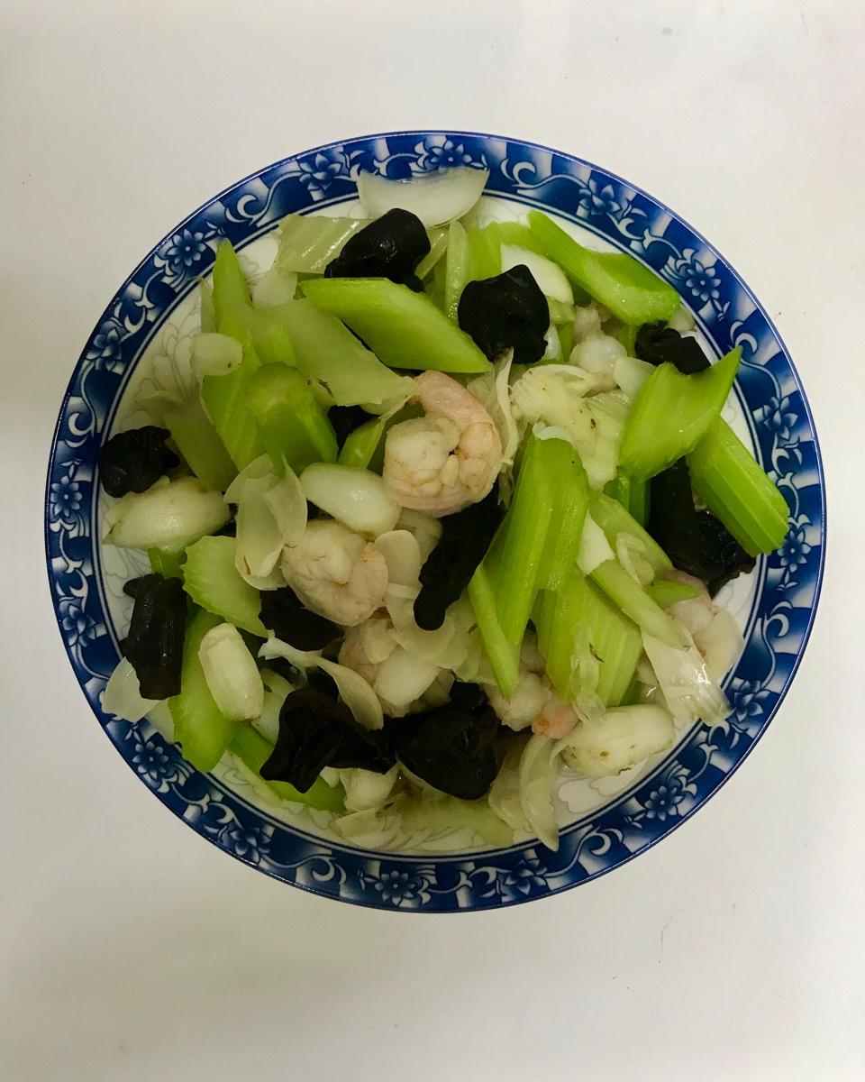 清炒百合木耳西芹